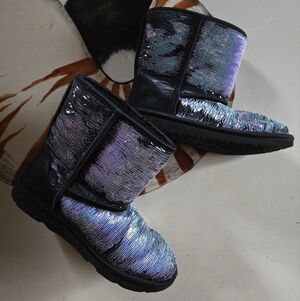 Girls UGG Purple And Black Flip Sequin Boots Size 4